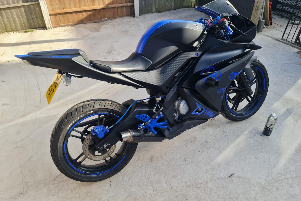 Yamaha YZFR125 black and blue for sale
